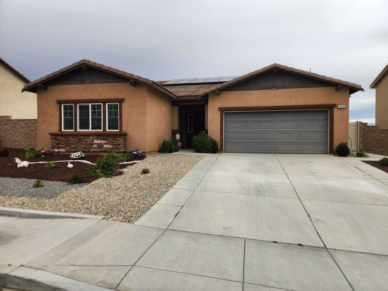 30690 Hawkscrest Dr - Photo 2 of 17