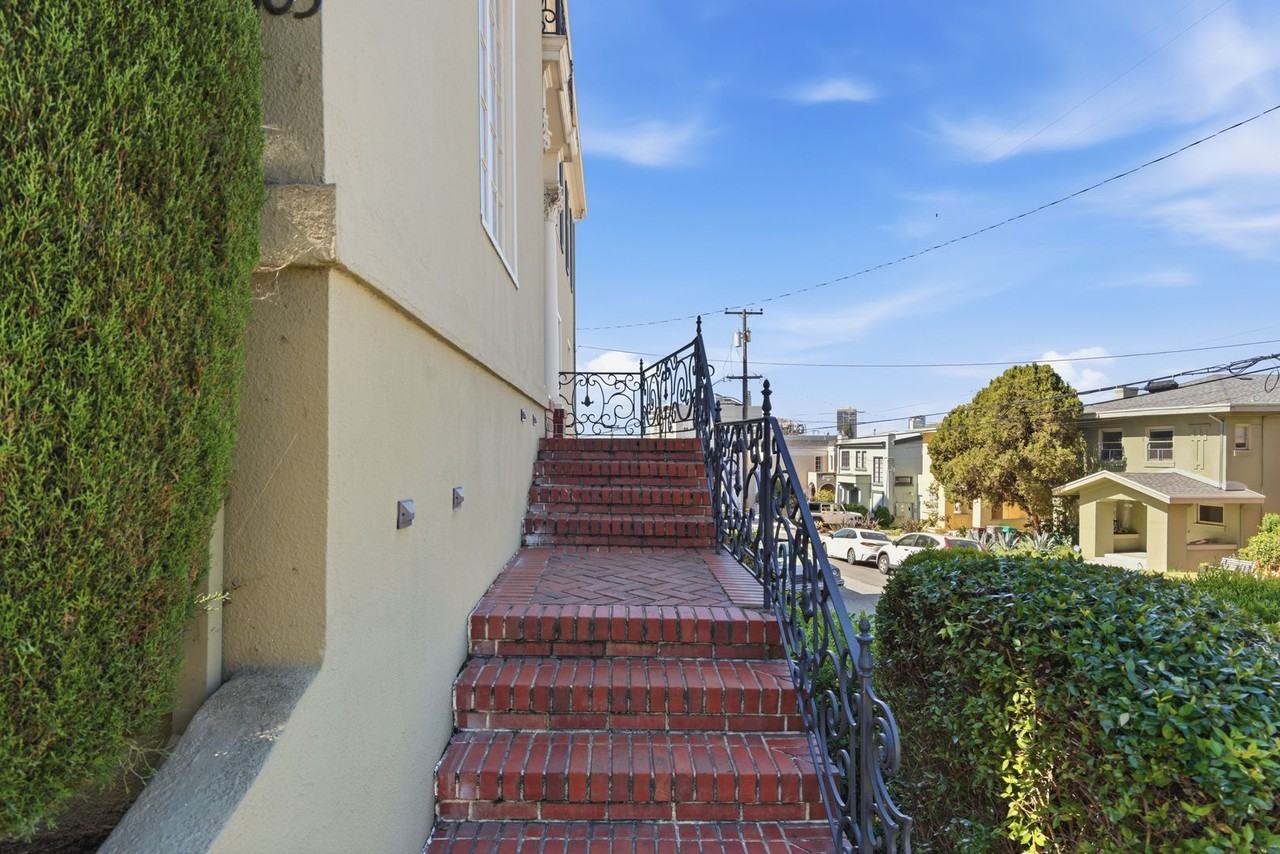 501 Mandana Blvd - Photo 7 of 47