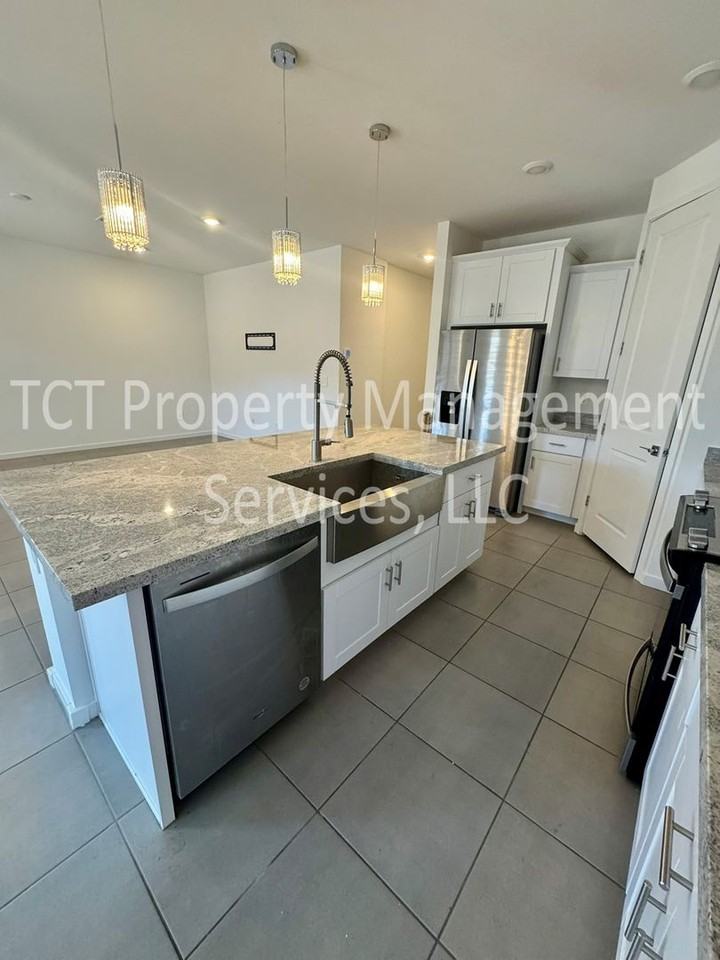 4265 W Janie St - Photo 3 of 14