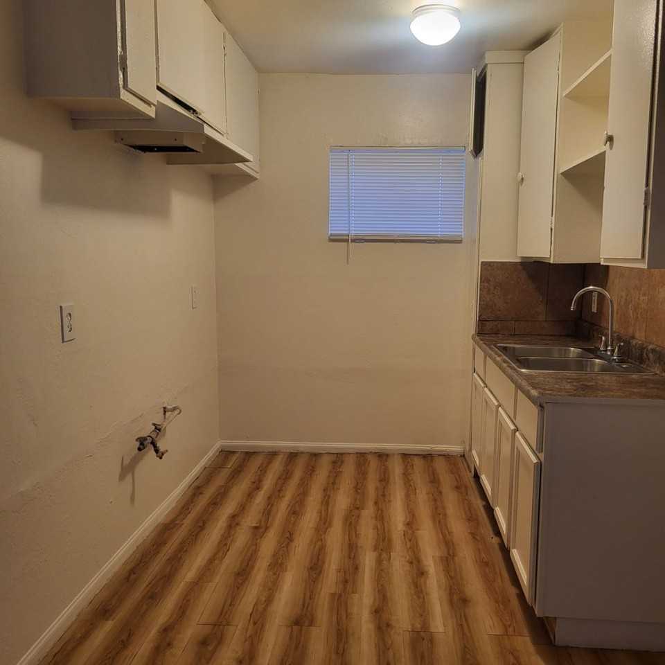 2315 W Compton Blvd #B - Photo 4 of 9