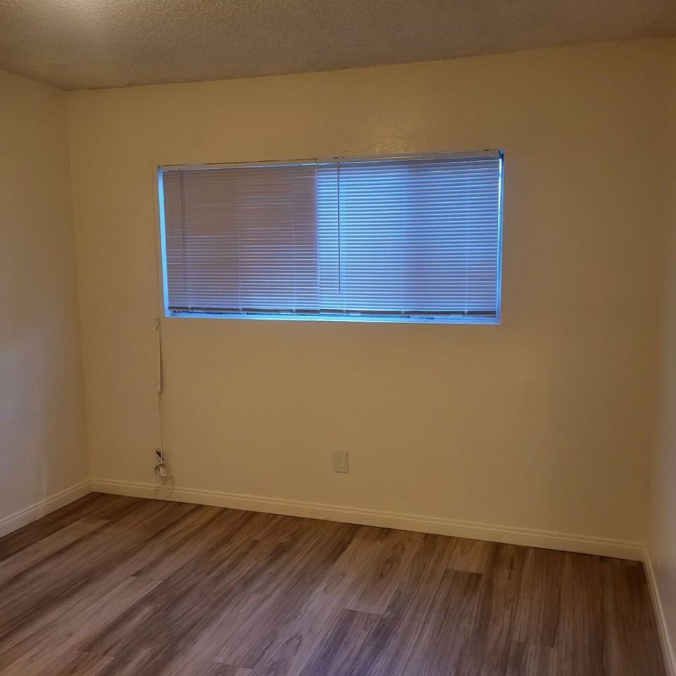 2315 W Compton Blvd #B - Photo 5 of 9