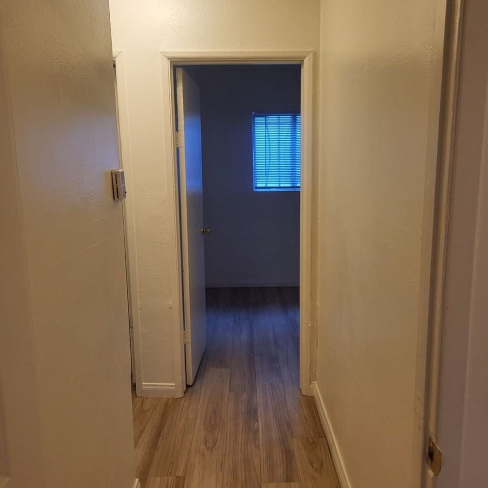 2315 W Compton Blvd #B - Photo 6 of 9