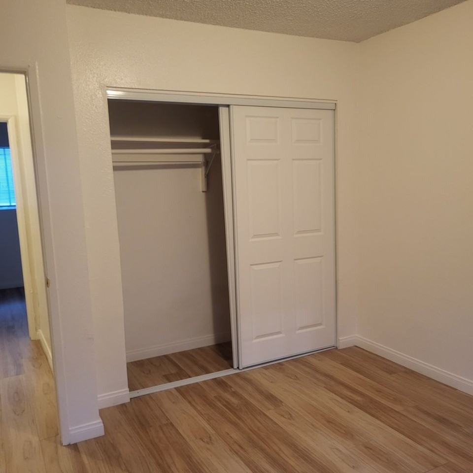 2315 W Compton Blvd #B - Photo 7 of 9