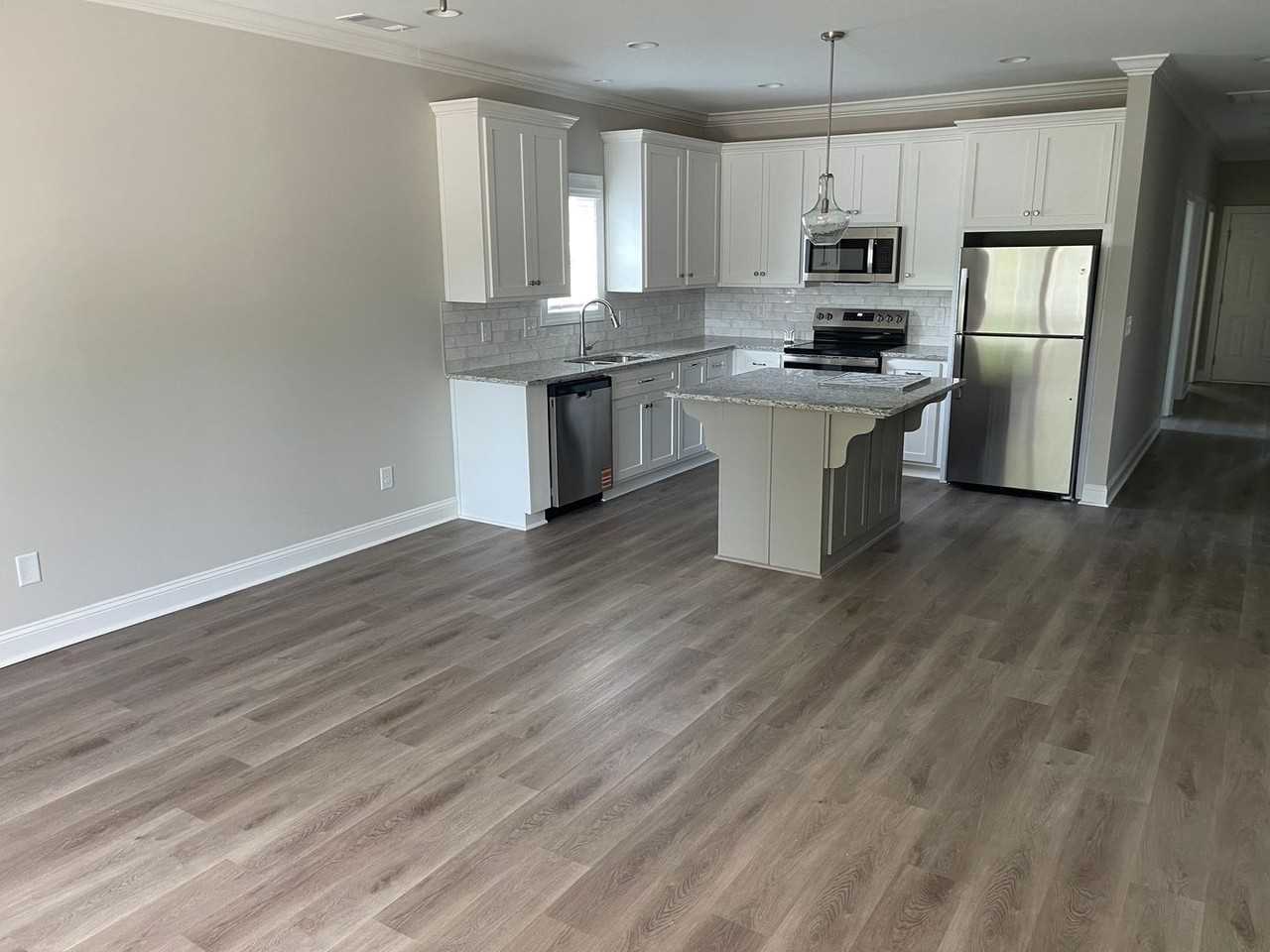 1302 Spring Dr - Photo 2 of 12