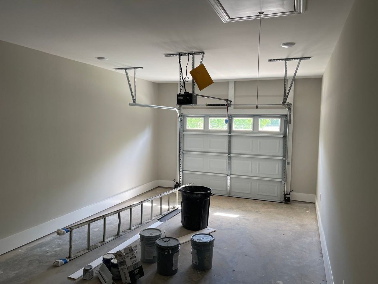 1302 Spring Dr - Photo 4 of 12