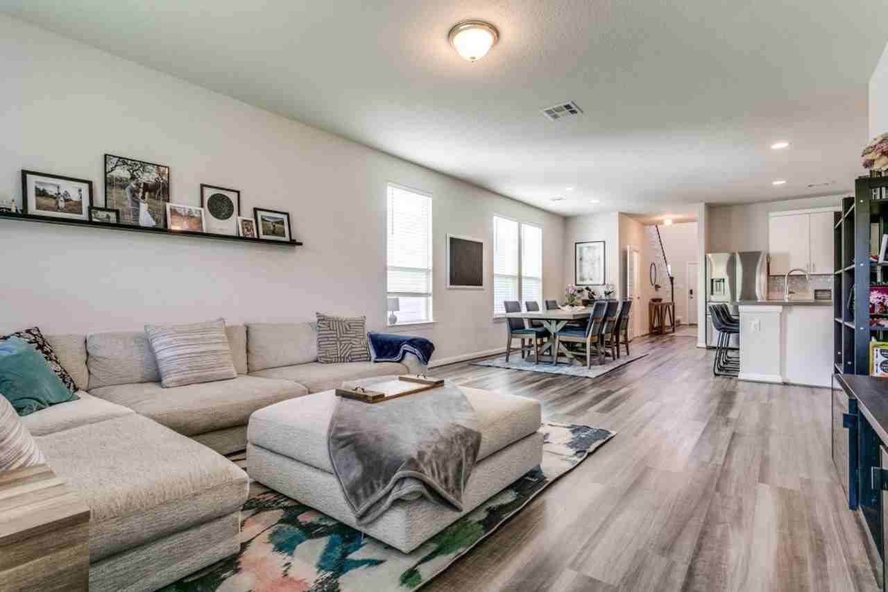 15051 Summer Lynn Pl - Photo 5 of 38