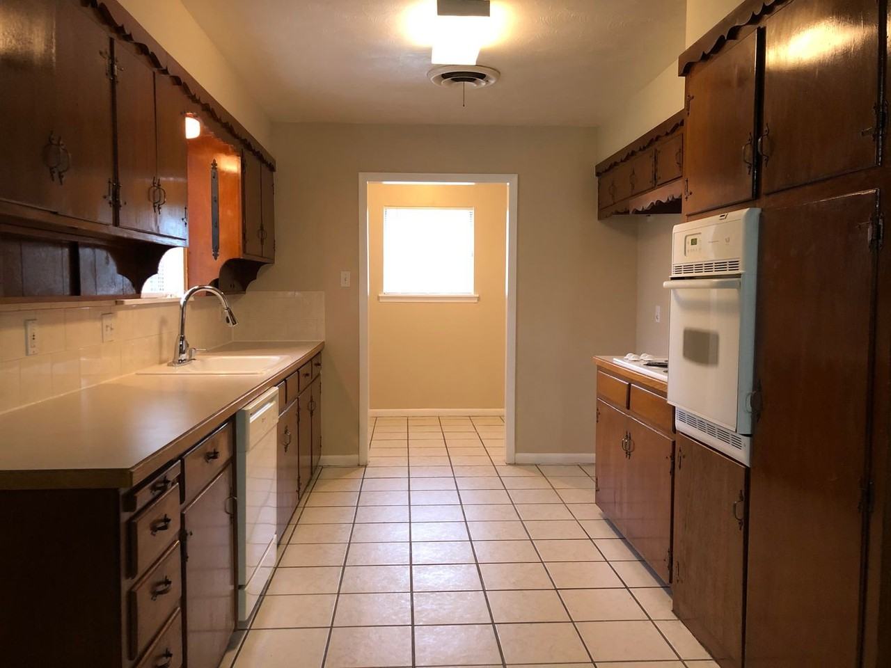 3513 Wosley Dr - Photo 3 of 17