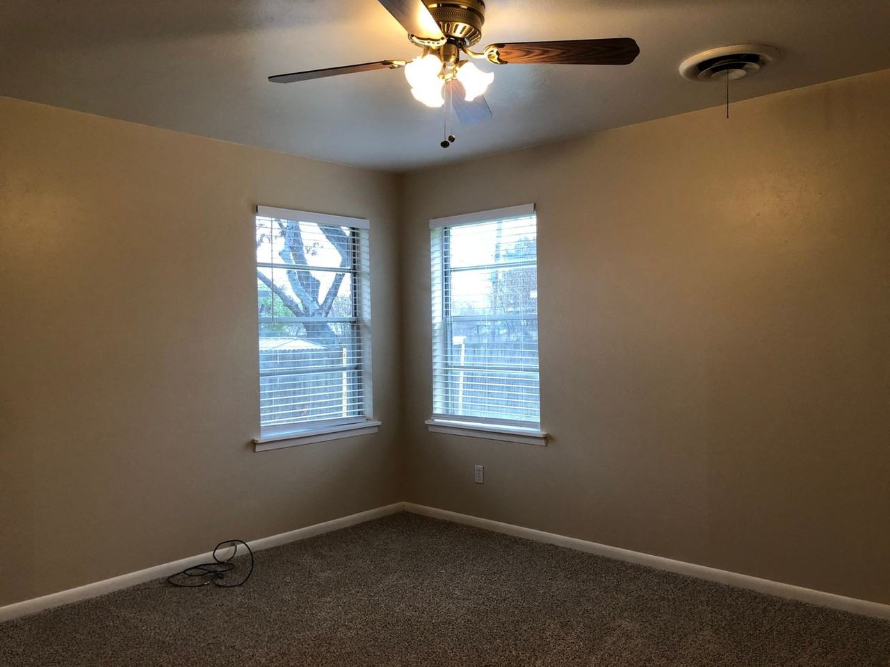 3513 Wosley Dr - Photo 4 of 17