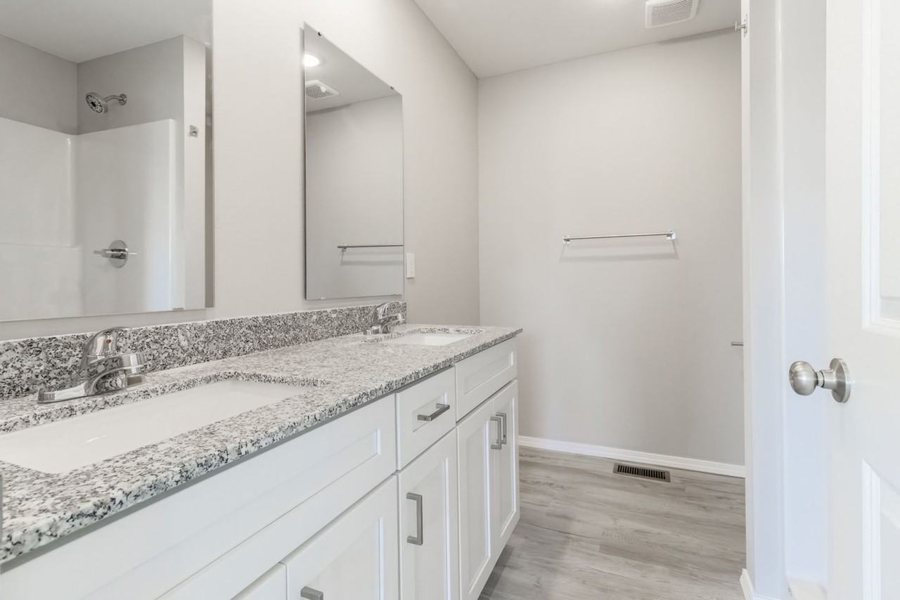 3441 N Nixon Ave - Photo 3 of 18