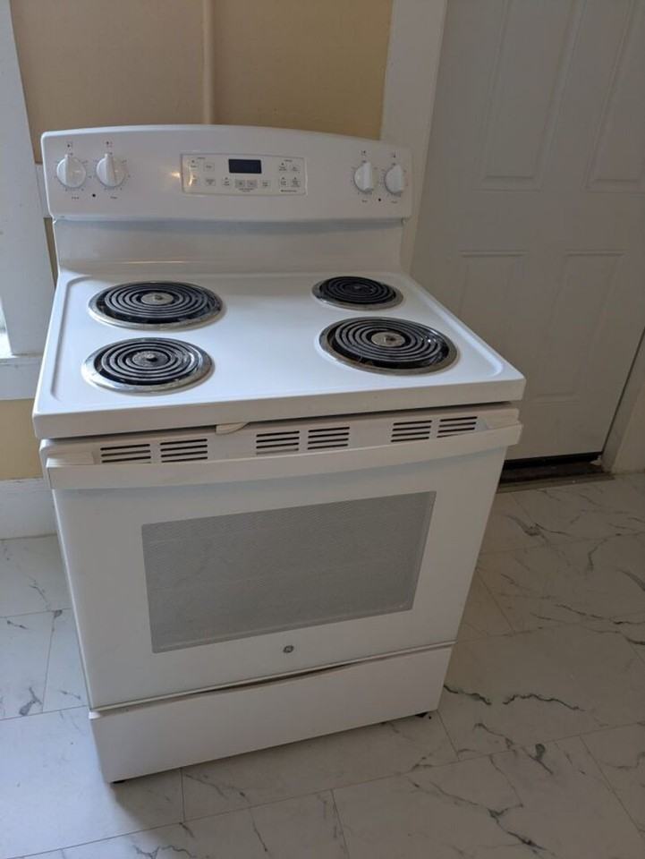 787 Dwight St - Photo 5 of 9