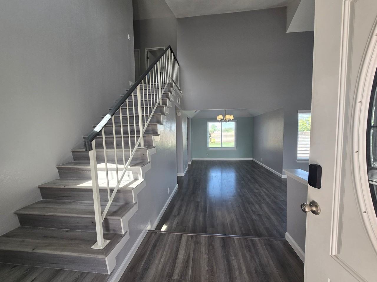 1621 W Newgrove St - Photo 4 of 20