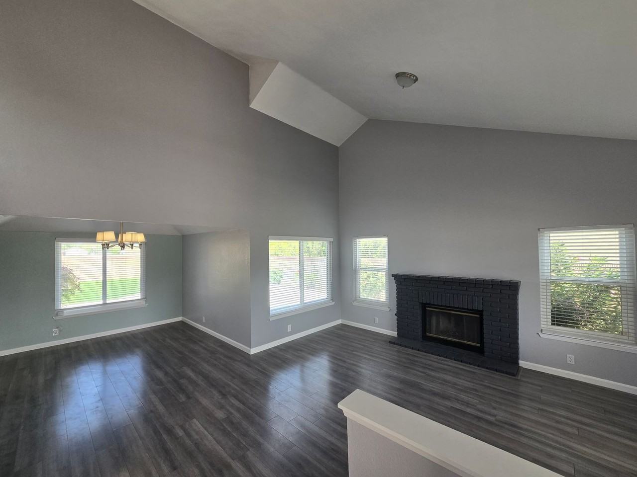 1621 W Newgrove St - Photo 5 of 20