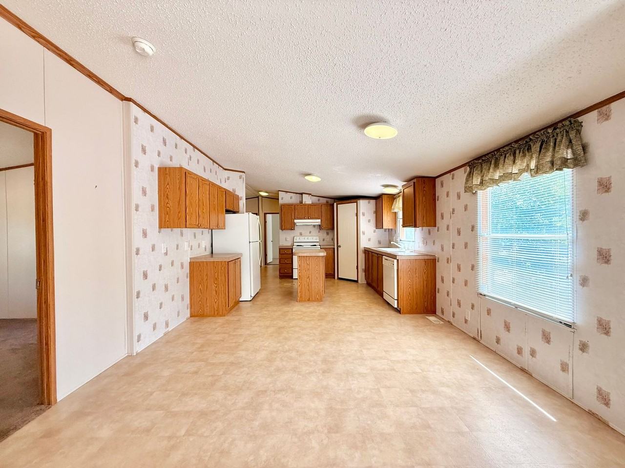 203 Lost Forest Rd - Photo 6 of 24