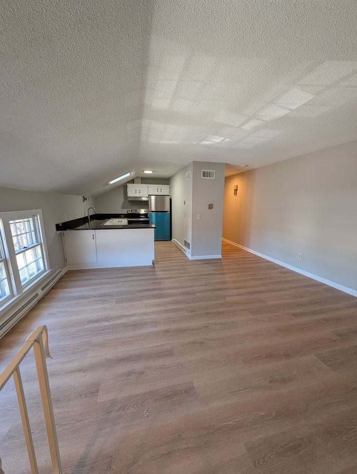 240 S Main St - Photo 2 of 11