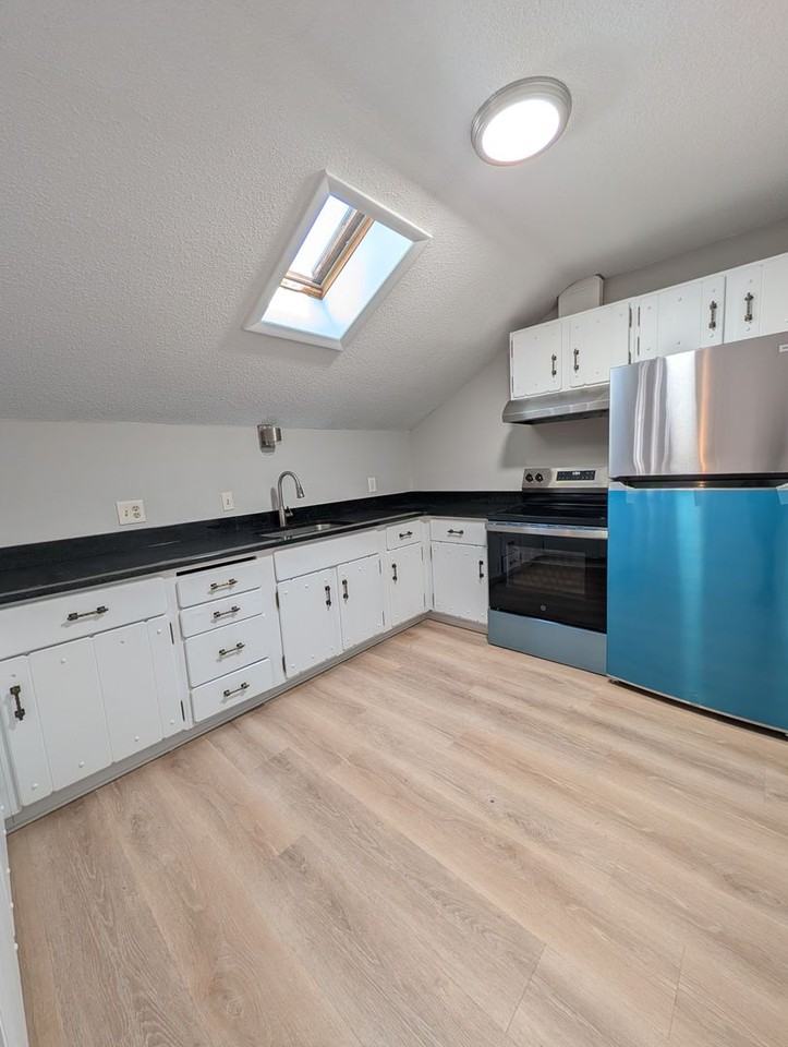 240 S Main St - Photo 5 of 11