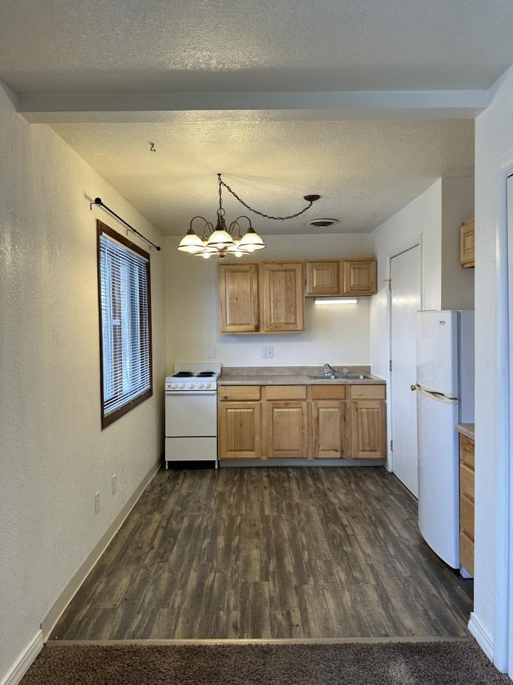 1005 Central Ave #B - Photo 2 of 8