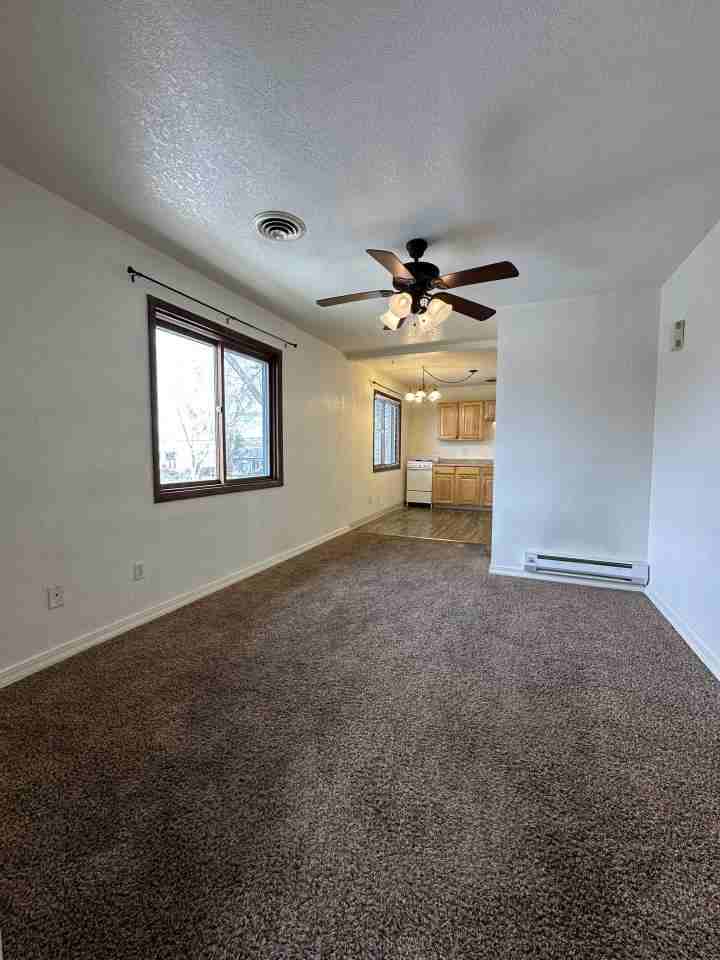 1005 Central Ave #B - Photo 4 of 8