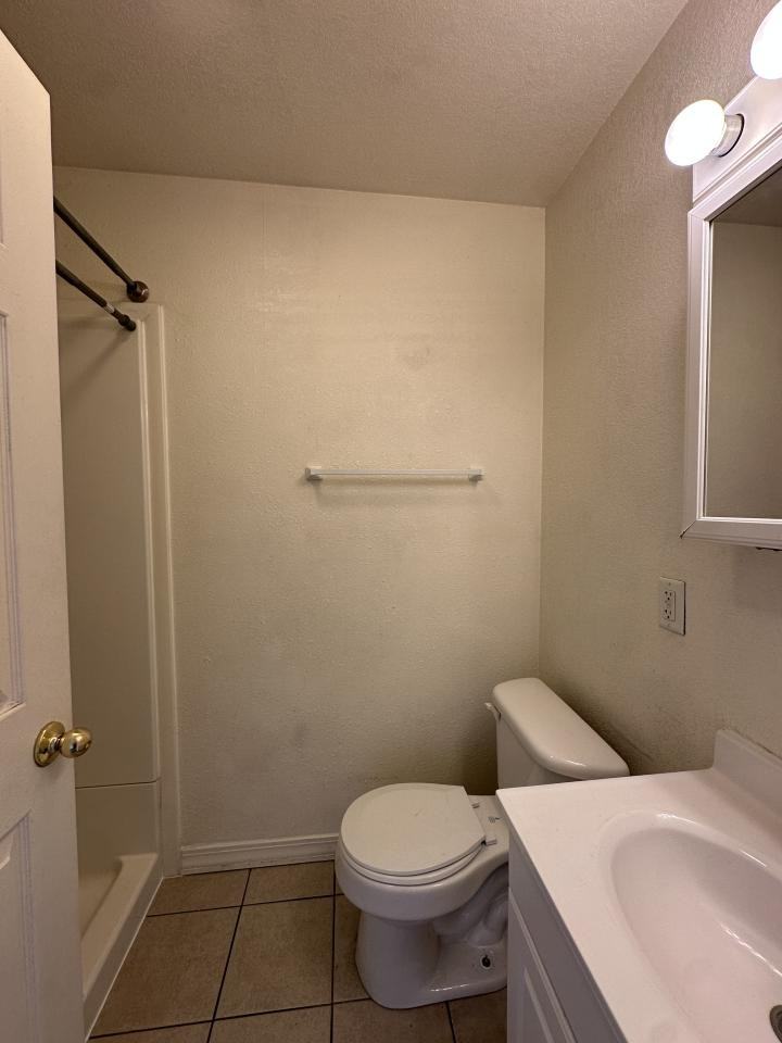 1005 Central Ave #B - Photo 7 of 8