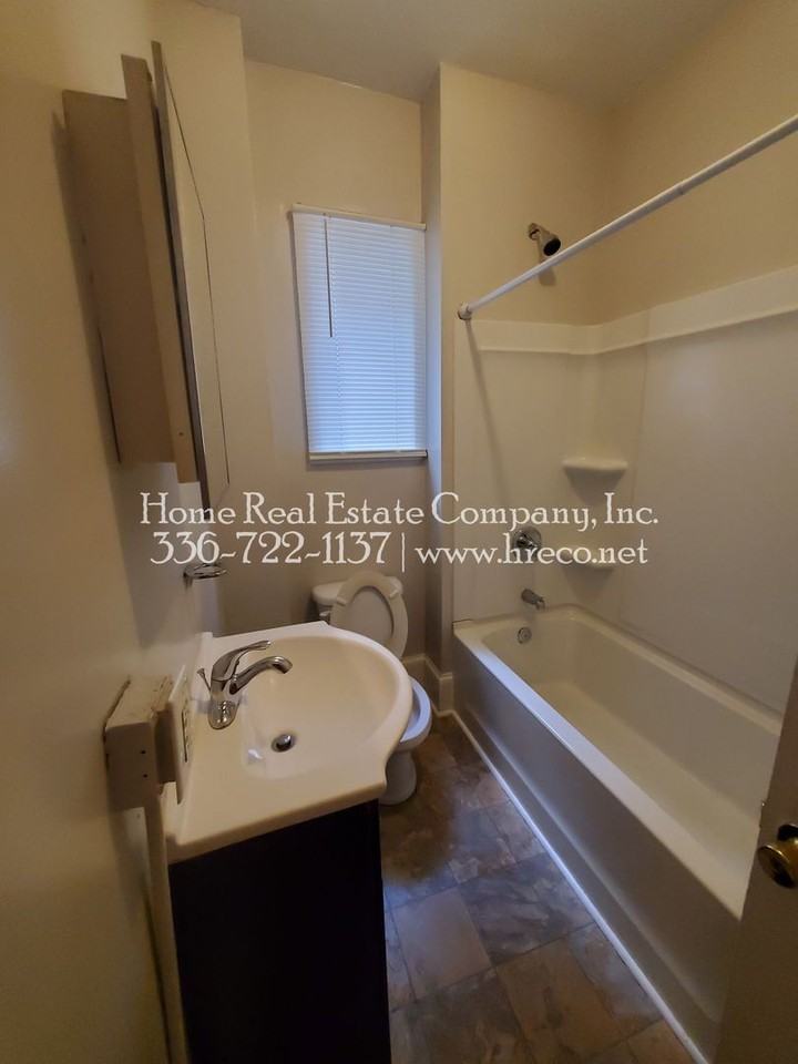 115 S Spruce St #3 - Photo 4 of 9