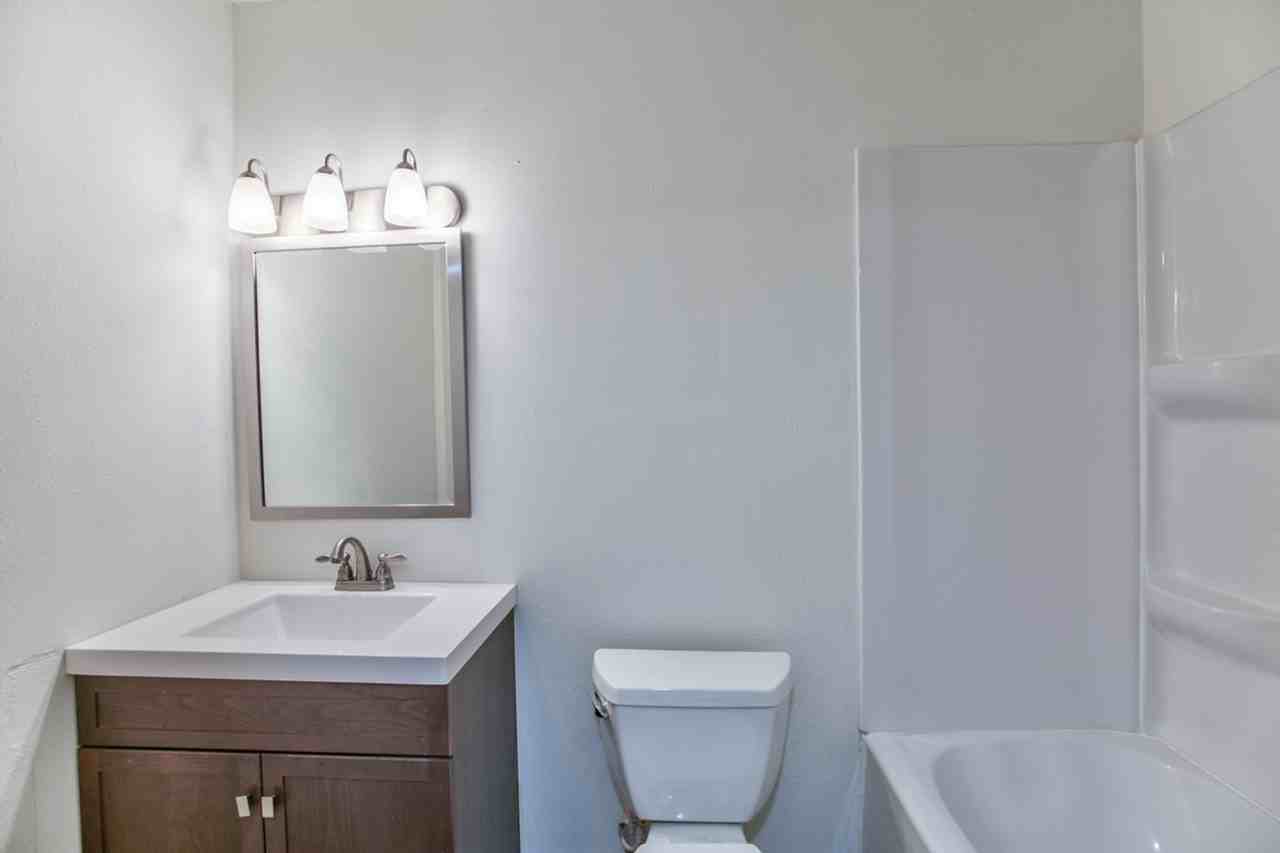 403 E. Carolina Street - Photo 4 of 12