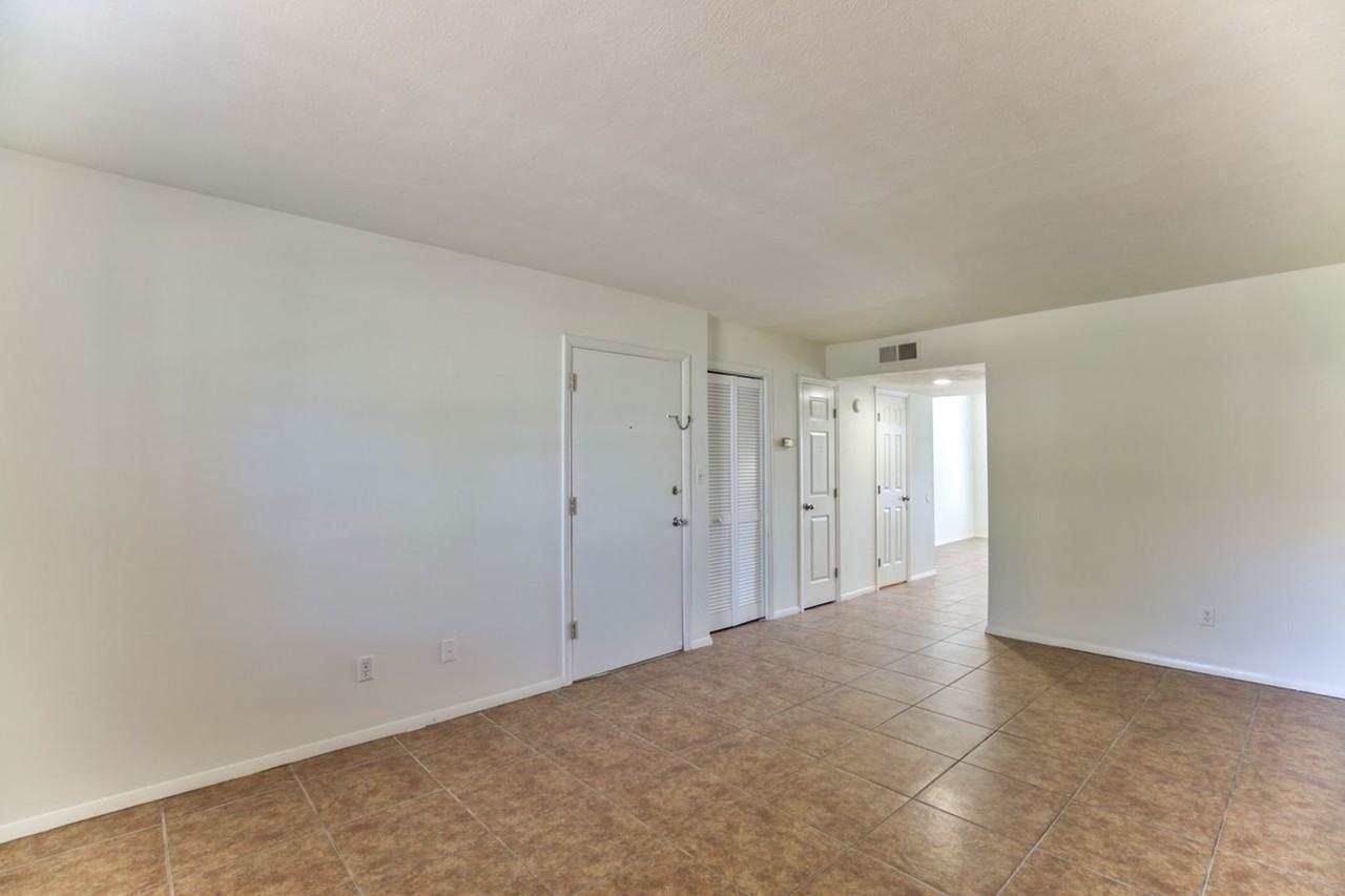 403 E. Carolina Street - Photo 6 of 12