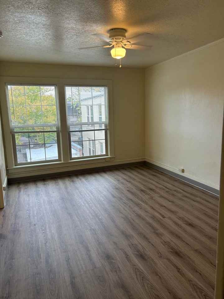525 Nw Monroe Ave #112 - Photo 2 of 6
