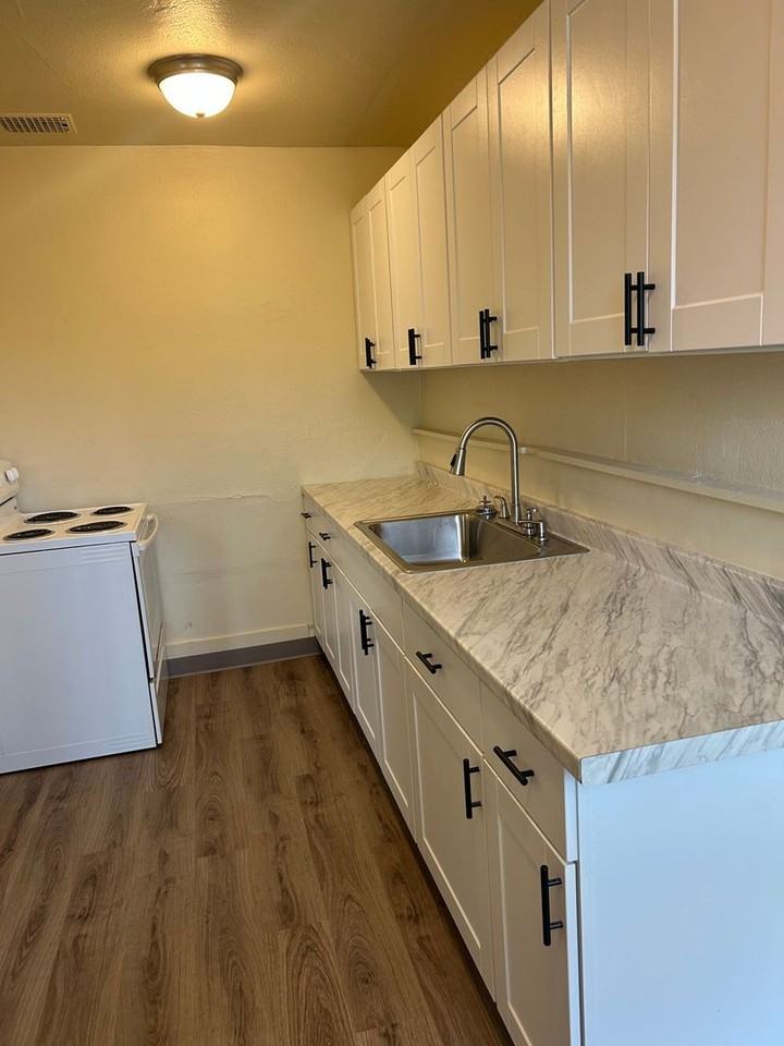 525 Nw Monroe Ave #112 - Photo 3 of 6