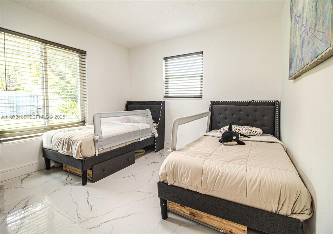 5601 Southwest 38th Street - Photo 2 of 16