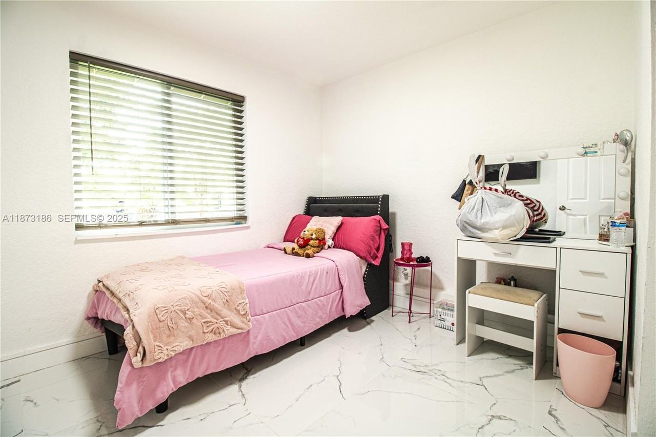 5601 Southwest 38th Street - Photo 4 of 16