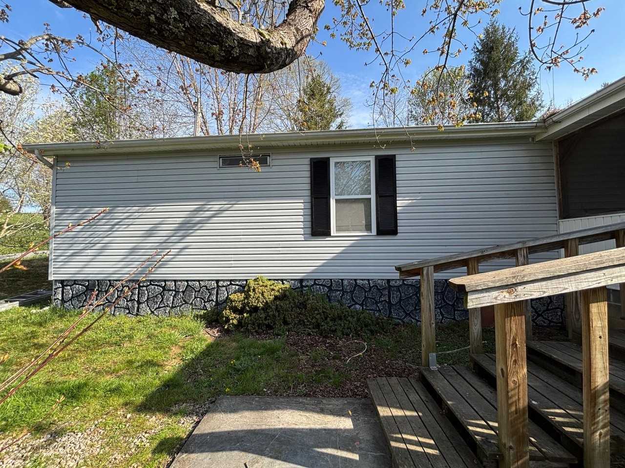 104 Whittemore Rd - Photo 2 of 14