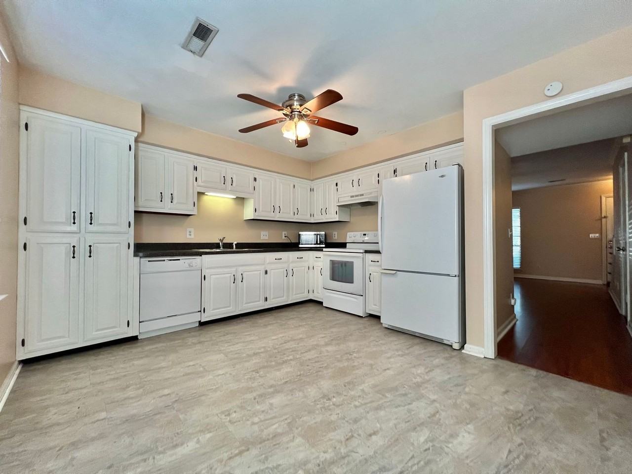 836 Brentwood Pt - Photo 6 of 15