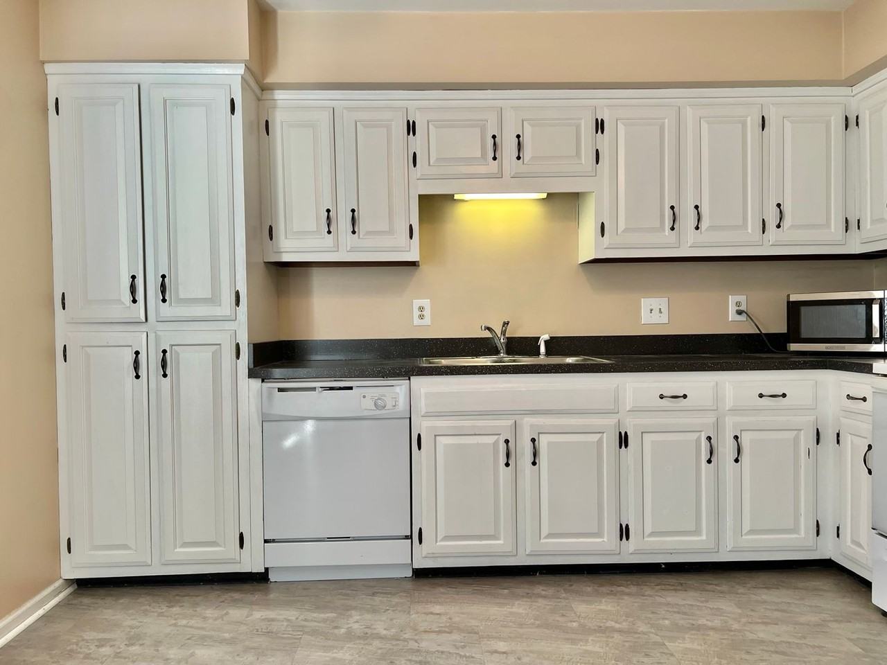 836 Brentwood Pt - Photo 7 of 15