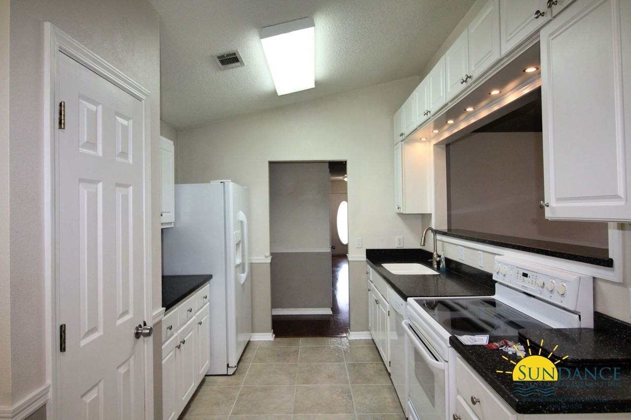 1631 Florence Ave - Photo 4 of 15