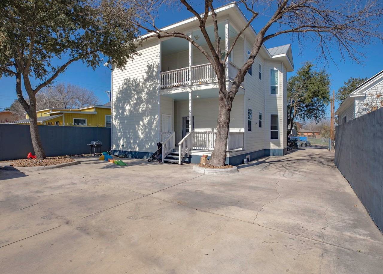 2014 W Houston St - Photo 2 of 37