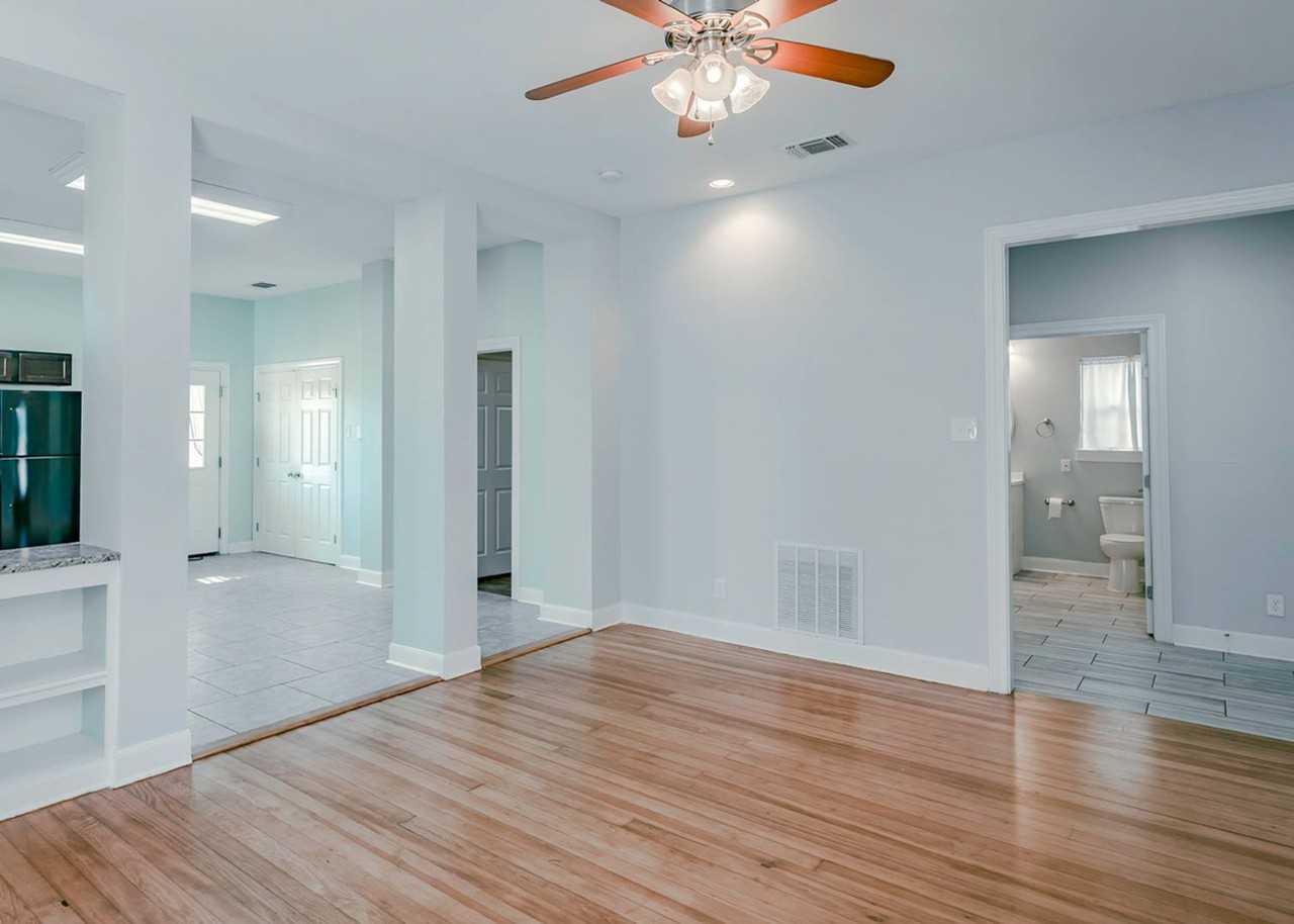 2014 W Houston St - Photo 5 of 37