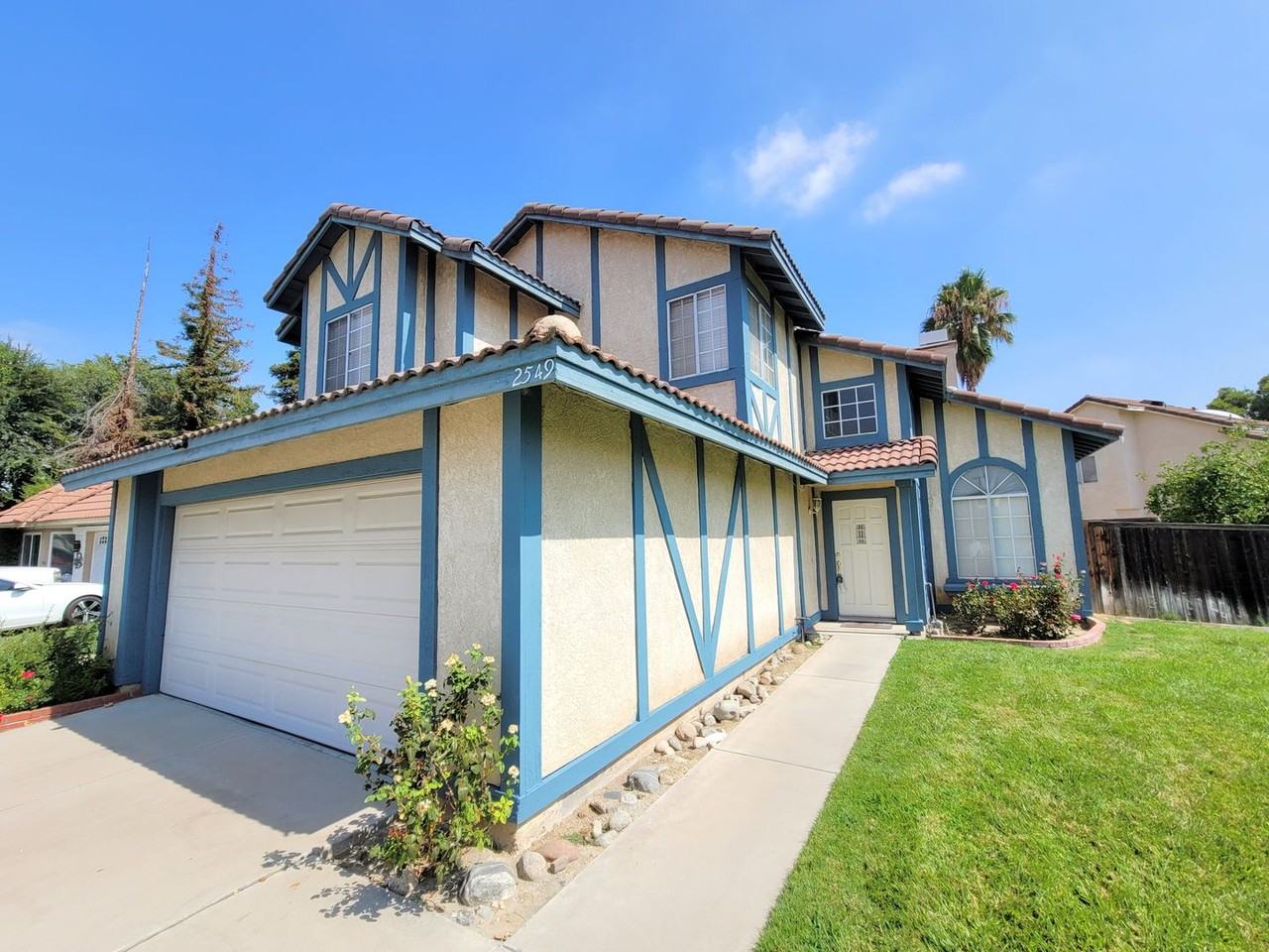 2549 Winston Ct - Photo 2 of 15