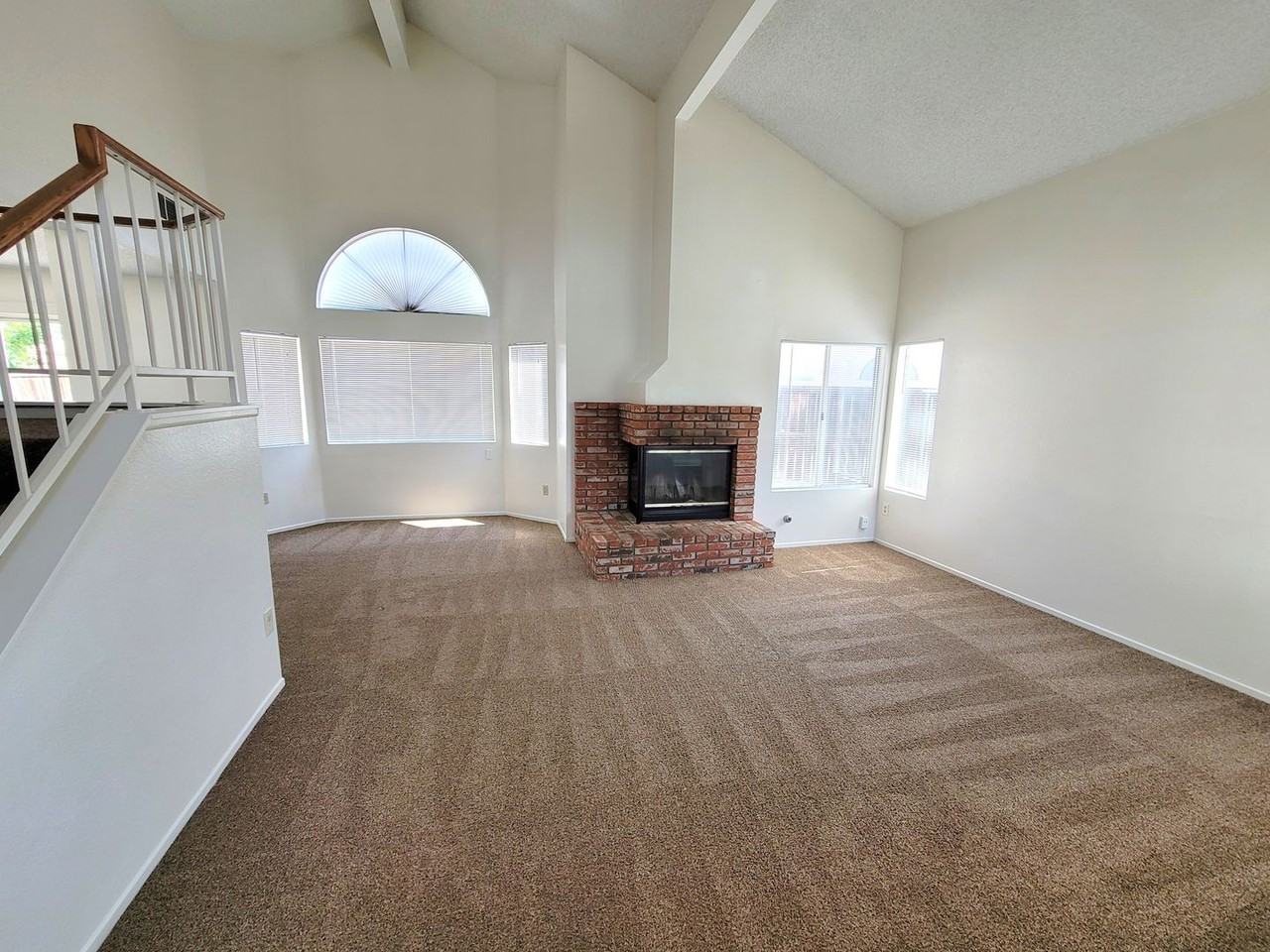 2549 Winston Ct - Photo 4 of 15