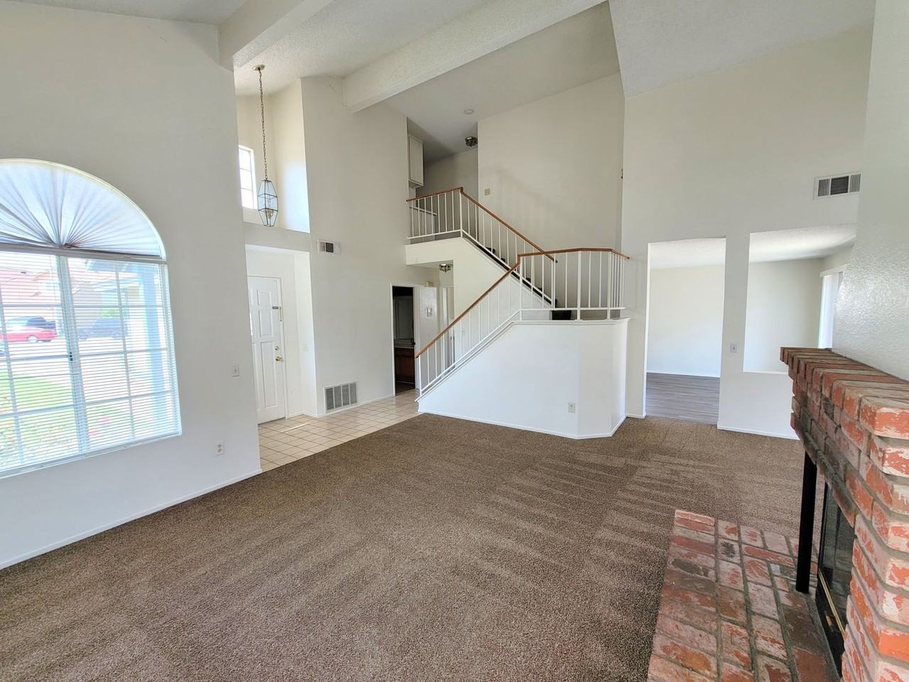 2549 Winston Ct - Photo 5 of 15