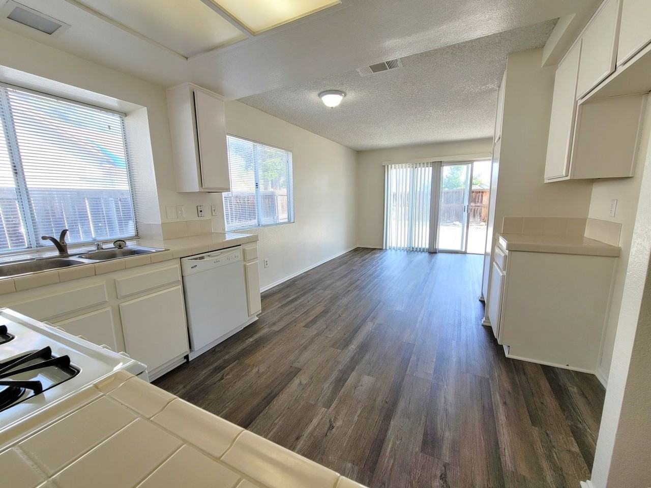 2549 Winston Ct - Photo 6 of 15