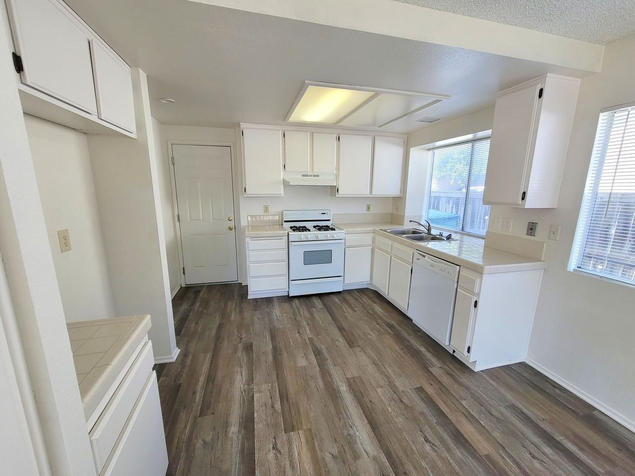 2549 Winston Ct - Photo 7 of 15