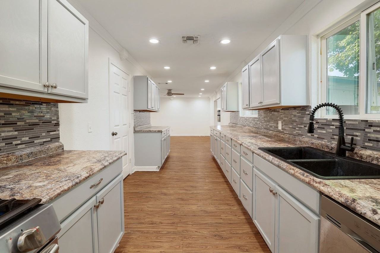 4502 Turnstone Dr - Photo 5 of 30