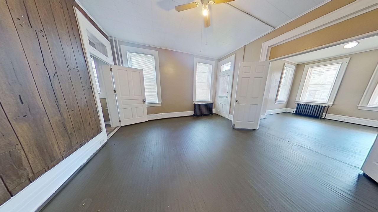 319 Roosevelt Ave - Photo 2 of 8