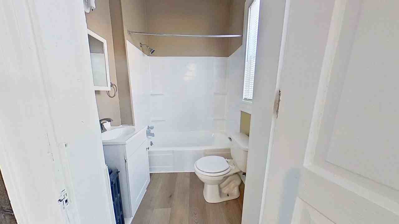 319 Roosevelt Ave - Photo 4 of 8