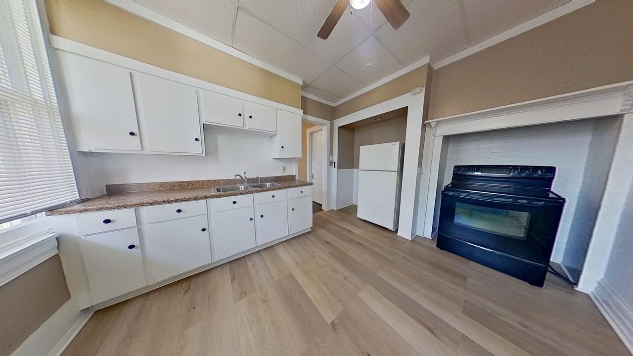 319 Roosevelt Ave - Photo 5 of 8