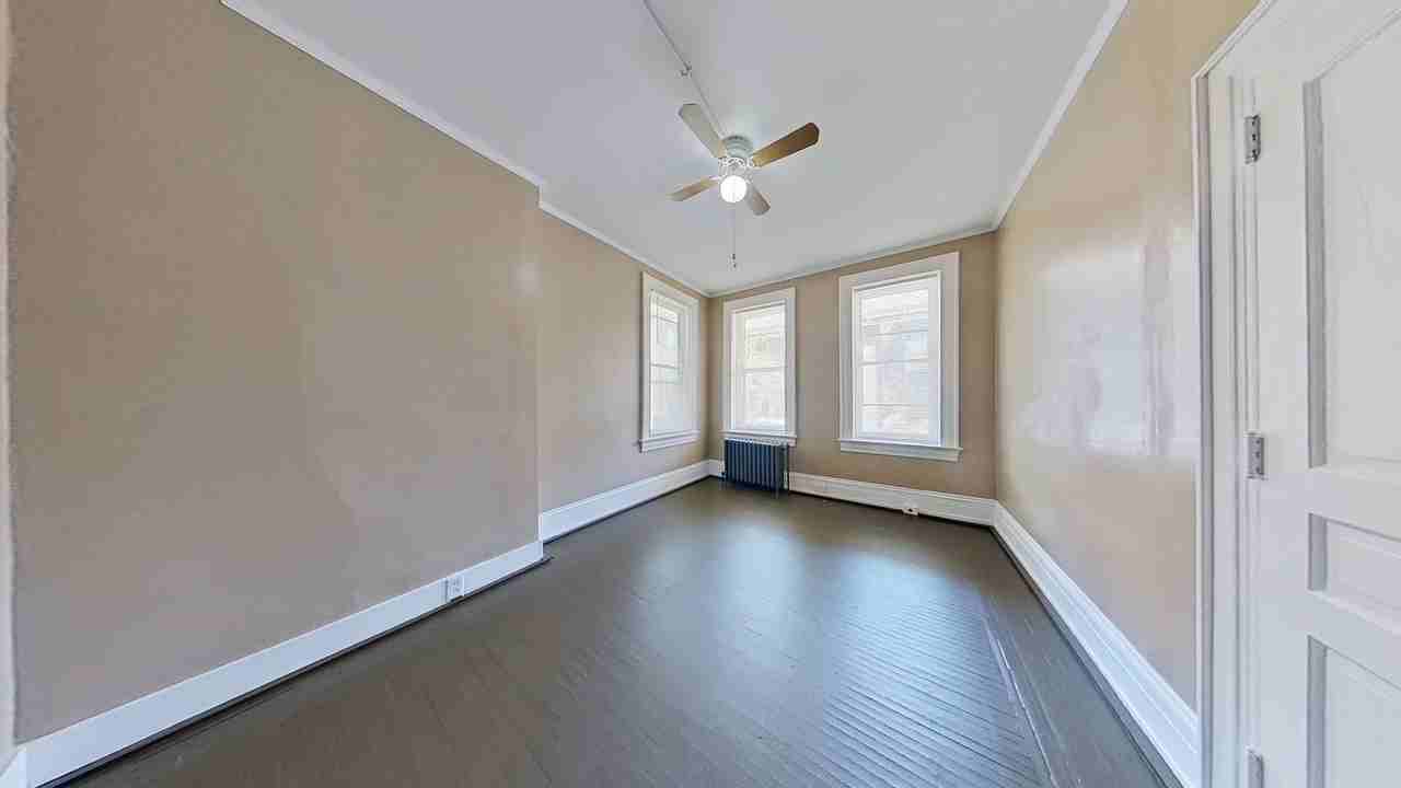 319 Roosevelt Ave - Photo 6 of 8