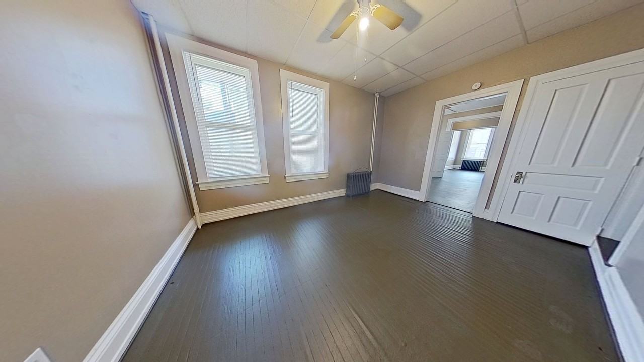 319 Roosevelt Ave - Photo 7 of 8