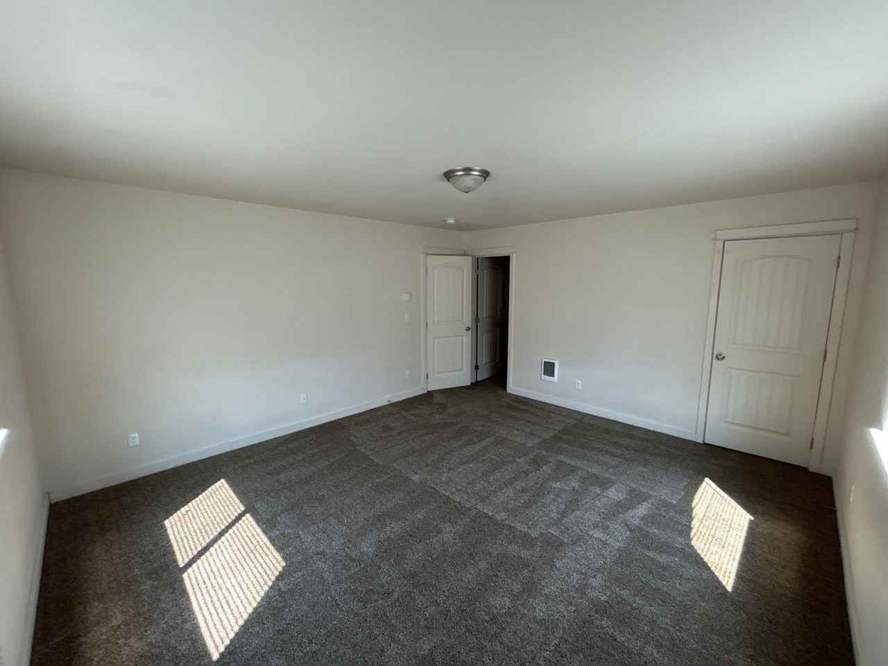 2236 Sw Reindeer Ave - Photo 7 of 16