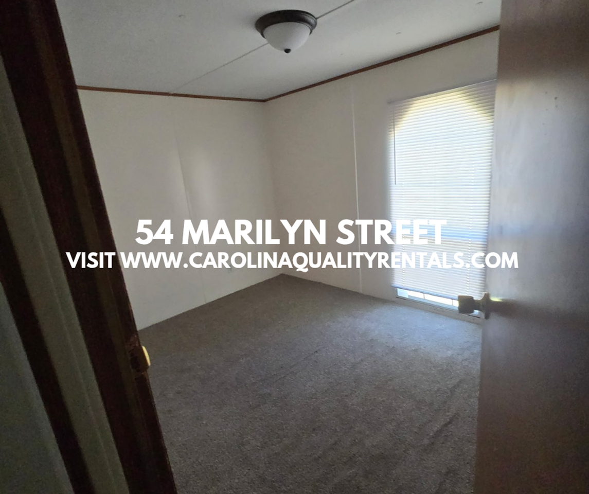 54 Marilyn St - Photo 6 of 12