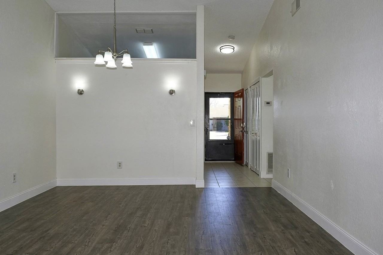 1382 Hendren Dr - Photo 3 of 17