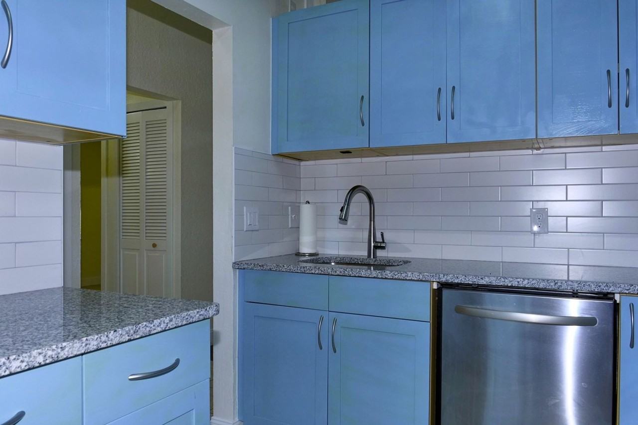 1382 Hendren Dr - Photo 7 of 17